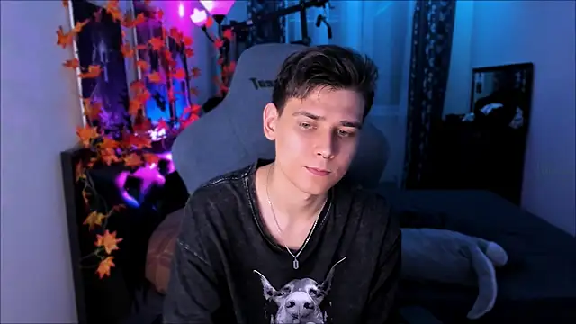 Snapshot of Foxicfu chatting on October 7, 2025, 4:19 pm Foxicfu online show from October 7, 2025, 4:19 pm