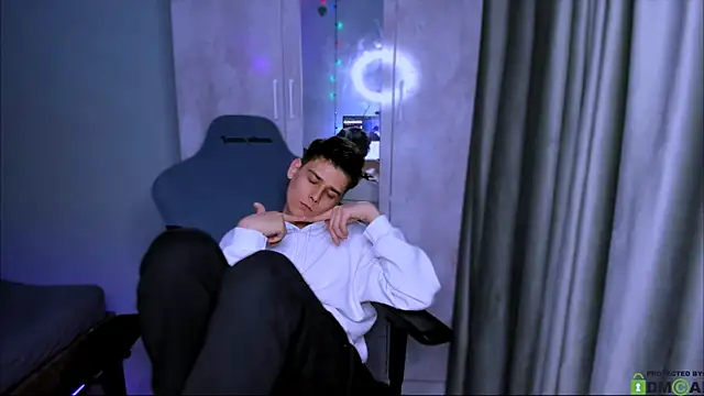 Snapshot of Foxicfu chatting on March 4, 2025, 1:49 pm Foxicfu online show from March 4, 2025, 1:49 pm