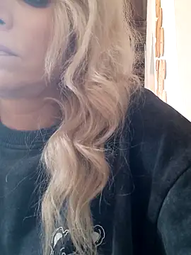 Snapshot of BritneyHudson chatting on November 20, 2025, 1:01 pm BritneyHudson online show from November 20, 2025, 1:01 pm