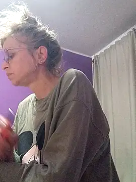 Snapshot of BritneyHudson chatting on November 23, 2025, 3:27 am BritneyHudson online show from November 23, 2025, 3:27 am