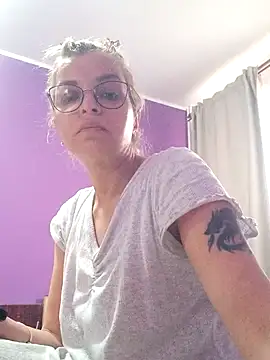 Snapshot of BritneyHudson chatting on November 17, 2025, 7:45 am BritneyHudson online show from November 17, 2025, 7:45 am