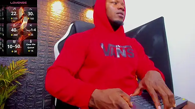 Snapshot of tommike chatting on November 29, 2025, 6:30 pm tommike online show from November 29, 2025, 6:30 pm