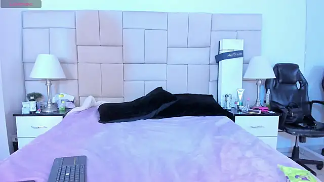 Snapshot of IsisLoveyes_ chatting on October 11, 2025, 11:50 pm IsisLoveyes online show from October 11, 2025, 11:50 pm