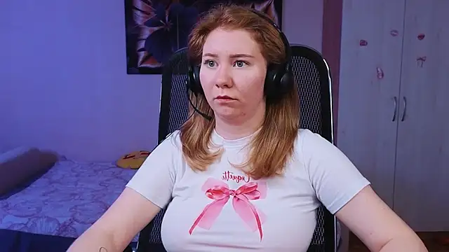 Snapshot of D0nna_ chatting on September 18, 2025, 10:51 am D0nna online show from September 18, 2025, 10:51 am