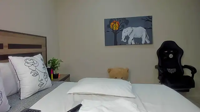 Renee-18 online show from April 1, 2026, 10:50 pm