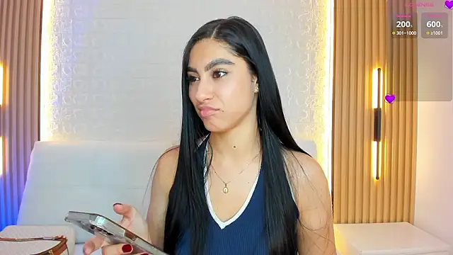 Snapshot of Emily_roux chatting on March 20, 2026, 12:00 am Emily roux online show from March 20, 2026, 12:00 am