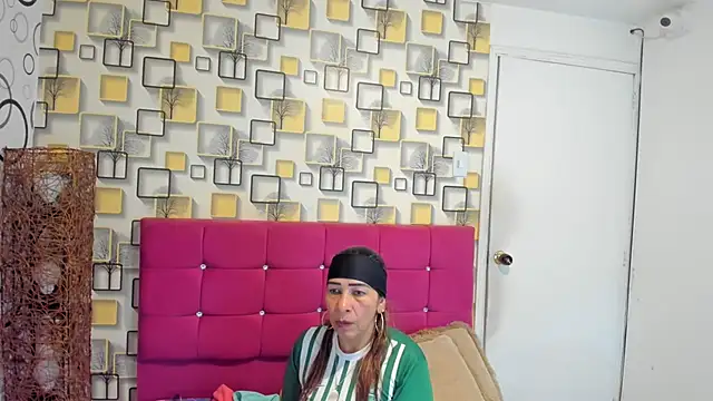 LITLESTAR online show from November 19, 2025, 6:19 pm