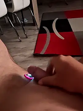 Szeltolo001 online show from April 7, 2026, 10:44 pm