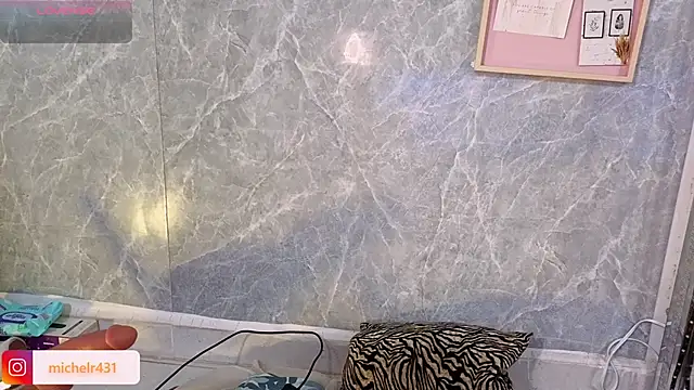 Mia  reys online show from March 25, 2026, 12:48 pm