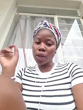 Snapshot of PerfectionBerrie chatting on February 10, 2025, 1:33 pm PerfectionBerrie online show from February 10, 2025, 1:33 pm