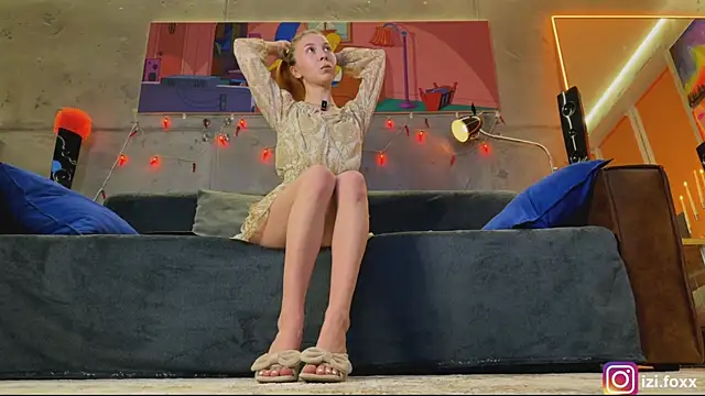 Snapshot of izi-fox chatting on November 7, 2025, 4:00 pm izi-fox online show from November 7, 2025, 4:00 pm