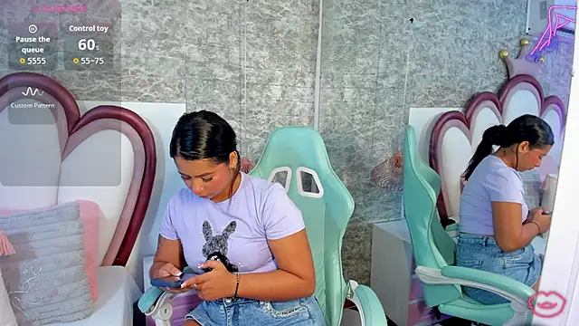 EmmaCrush online show from April 14, 2026, 8:58 pm