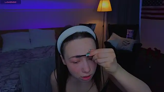 Hayle Hill online show from March 15, 2026, 2:07 am