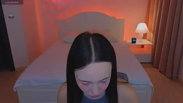 Hayle Hill online show from November 18, 2025, 1:54 am