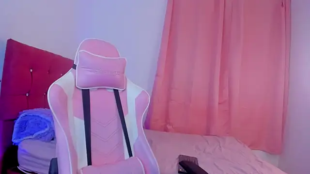 Snapshot of scarlett_queen56 chatting on March 12, 2025, 5:02 am scarlett queen56 online show from March 12, 2025, 5:02 am