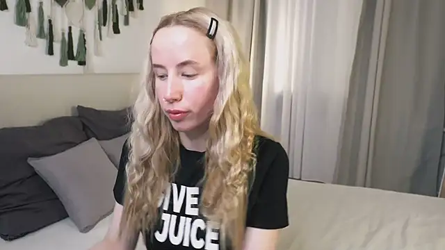 Cassie Kelman online show from April 14, 2026, 8:58 pm