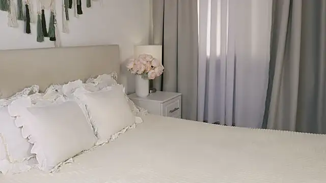 Cassie Kelman online show from April 21, 2026, 1:42 am