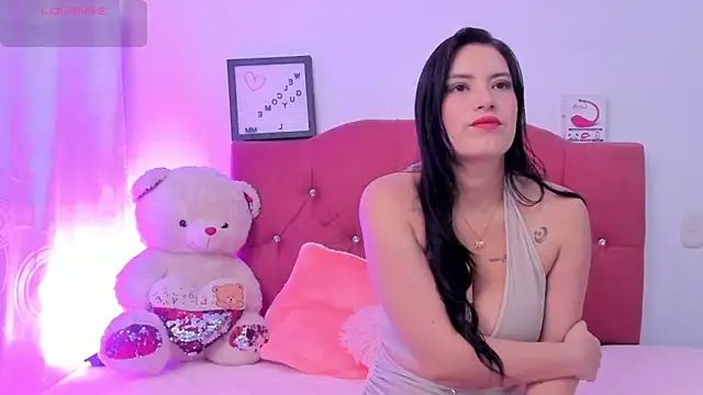 Snapshot of LucianaTomson chatting on November 16, 2025, 6:23 pm LucianaTomson online show from November 16, 2025, 6:23 pm