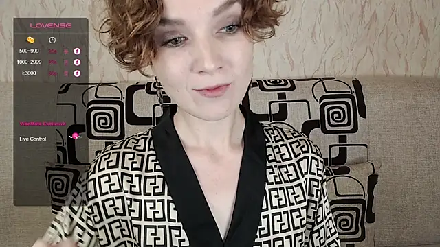 TinaWince online show from October 2, 2025, 4:49 am