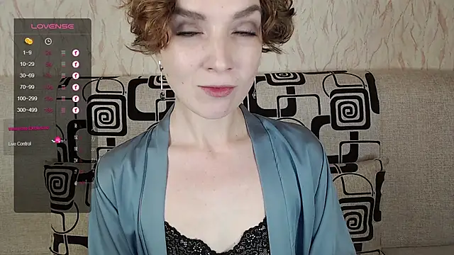 TinaWince online show from October 4, 2025, 4:47 am