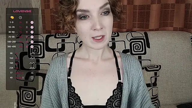 TinaWince online show from November 13, 2025, 4:38 am