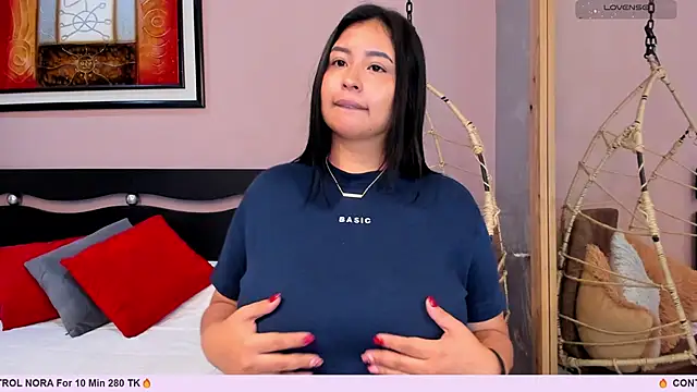 Snapshot of _alaiasmile_ chatting on November 7, 2025, 11:48 am alaiasmile online show from November 7, 2025, 11:48 am