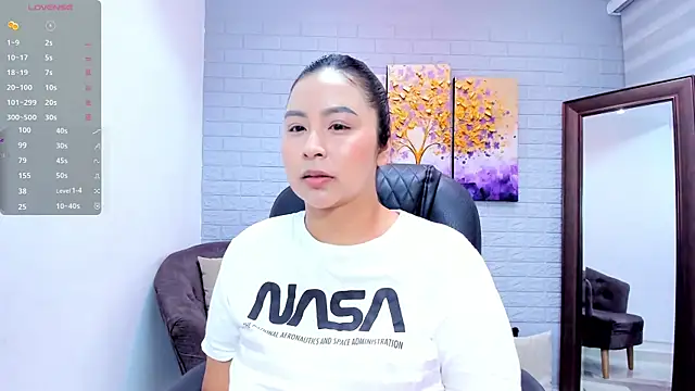  alaiasmile  online show from May 19, 2026, 7:21 pm