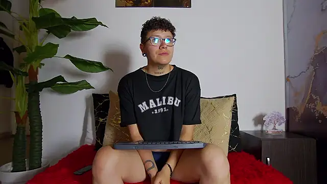 Snapshot of alex_noa chatting on January 13, 2026, 7:40 pm alex noa online show from January 13, 2026, 7:40 pm