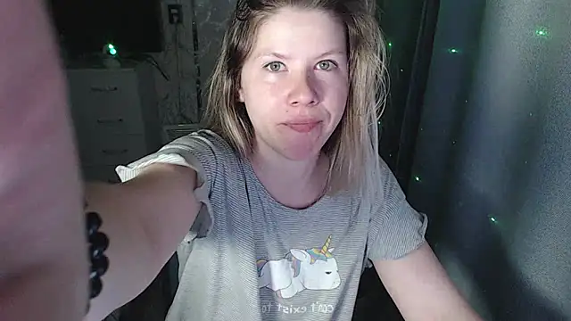 Snapshot of MelissaXKinky chatting on March 5, 2025, 10:21 pm MelissaXKinky online show from March 5, 2025, 10:21 pm