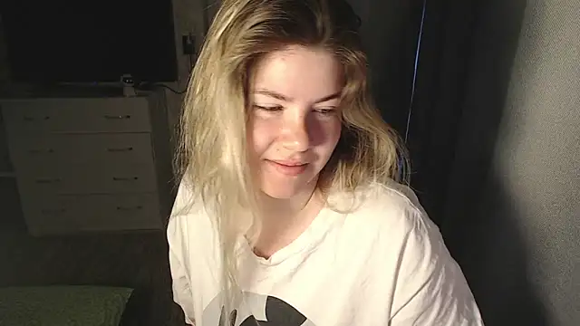 Snapshot of MelissaXKinky chatting on March 13, 2025, 1:32 am MelissaXKinky online show from March 13, 2025, 1:32 am