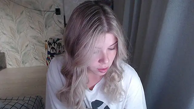 Snapshot of MelissaXKinky chatting on September 28, 2025, 5:42 pm MelissaXKinky online show from September 28, 2025, 5:42 pm