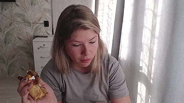 Snapshot of MelissaXKinky chatting on October 15, 2025, 6:00 am MelissaXKinky online show from October 15, 2025, 6:00 am