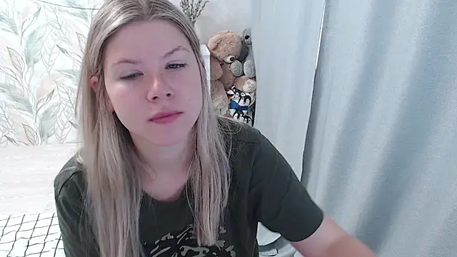 Snapshot of MelissaXKinky chatting on October 10, 2025, 2:45 am MelissaXKinky online show from October 10, 2025, 2:45 am