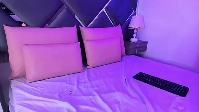 Charlotte Myers online show from September 9, 2025, 7:34 pm