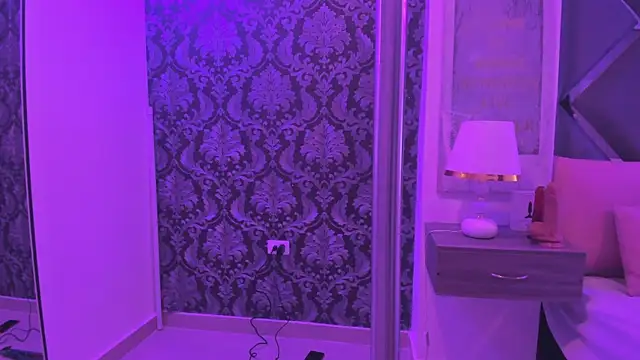 Charlotte Myers online show from September 26, 2025, 7:43 pm