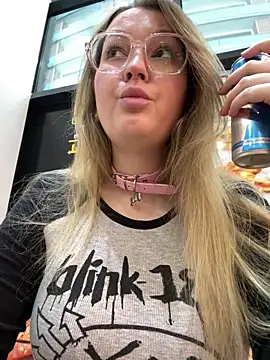 Teya moon  online show from March 22, 2026, 12:18 pm