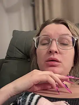 Teya moon  online show from February 8, 2025, 7:05 pm