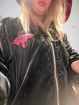 Teya moon  online show from March 20, 2025, 6:31 pm