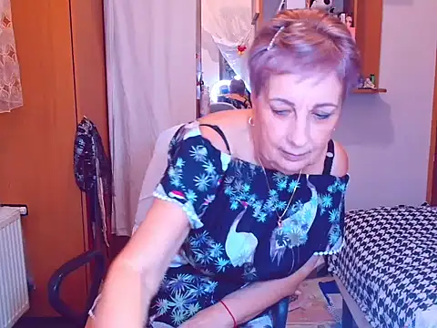 Snapshot of Victoria5643 chatting on February 17, 2025, 9:32 pm Victoria5643 online show from February 17, 2025, 9:32 pm