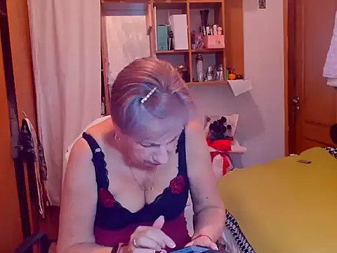 Snapshot of Victoria5643 chatting on March 20, 2025, 8:29 pm Victoria5643 online show from March 20, 2025, 8:29 pm