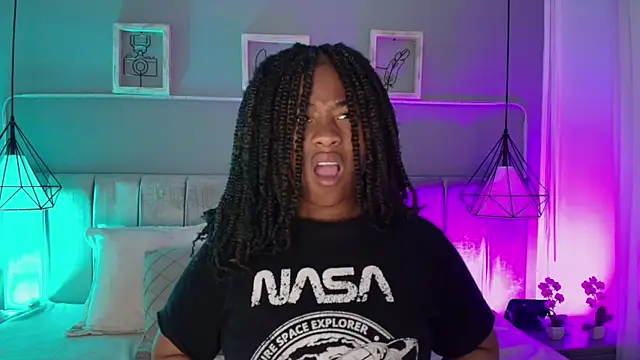 Snapshot of Anneth__M chatting on March 20, 2025, 7:46 pm Anneth M online show from March 20, 2025, 7:46 pm