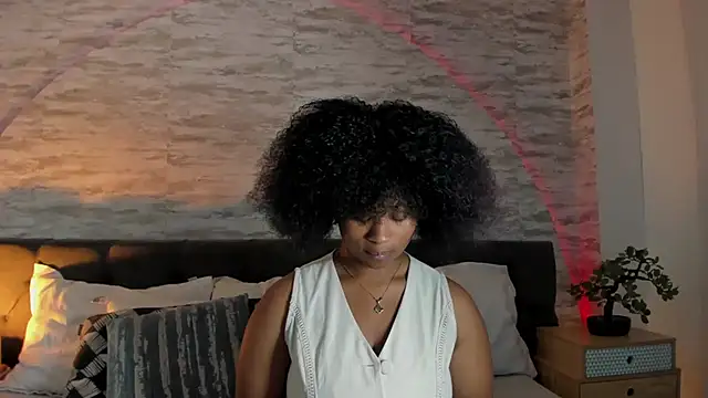 Snapshot of Anneth__M chatting on November 27, 2025, 7:47 pm Anneth M online show from November 27, 2025, 7:47 pm