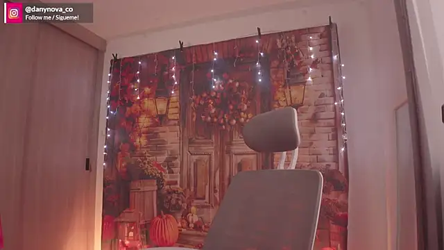 Snapshot of DanyNova_Co chatting on November 16, 2025, 9:08 pm DanyNova Co online show from November 16, 2025, 9:08 pm