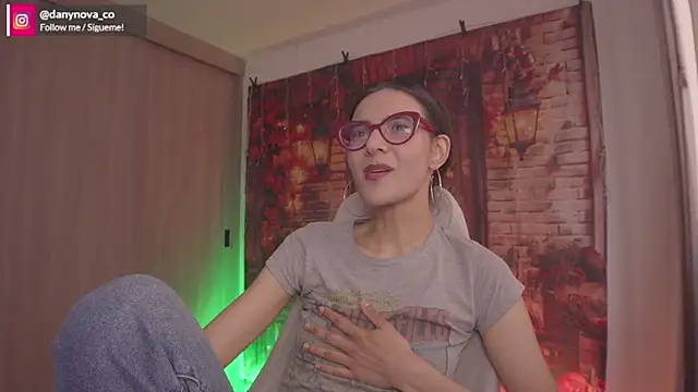 Snapshot of DanyNova_Co chatting on November 14, 2025, 9:18 pm DanyNova Co online show from November 14, 2025, 9:18 pm