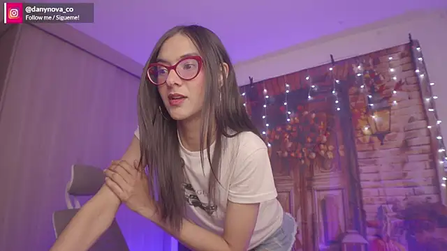 Snapshot of DanyNova_Co chatting on November 28, 2025, 9:04 pm DanyNova Co online show from November 28, 2025, 9:04 pm