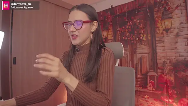 Snapshot of DanyNova_Co chatting on November 19, 2025, 9:04 pm DanyNova Co online show from November 19, 2025, 9:04 pm