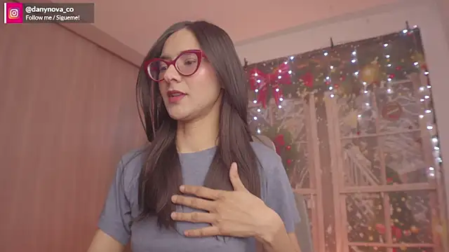 Snapshot of DanyNova_Co chatting on December 2, 2025, 9:05 pm DanyNova Co online show from December 2, 2025, 9:05 pm