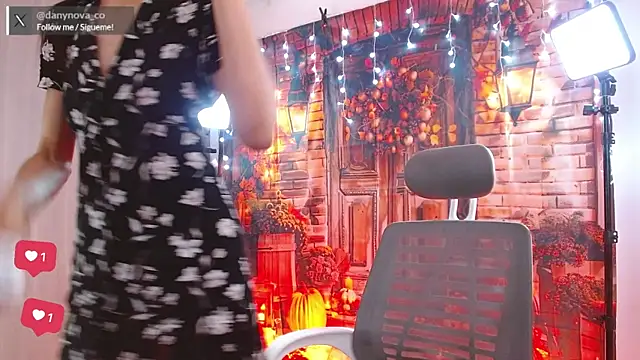 Snapshot of DanyNova_Co chatting on November 5, 2025, 9:07 pm DanyNova Co online show from November 5, 2025, 9:07 pm