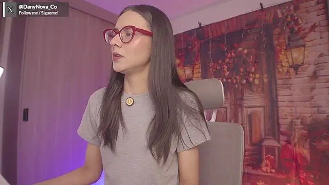 Snapshot of DanyNova_Co chatting on November 20, 2025, 9:25 pm DanyNova Co online show from November 20, 2025, 9:25 pm