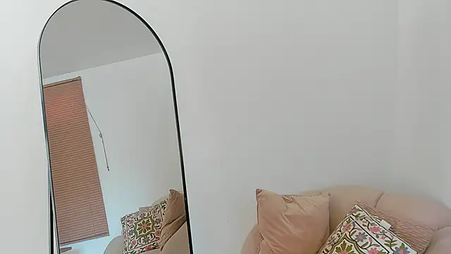 SofiMeza online show from September 11, 2025, 2:06 pm